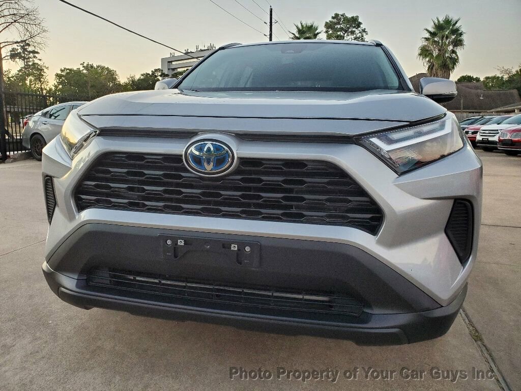 Used 2022 Toyota RAV4 XLE w/ Convenience Package image 4