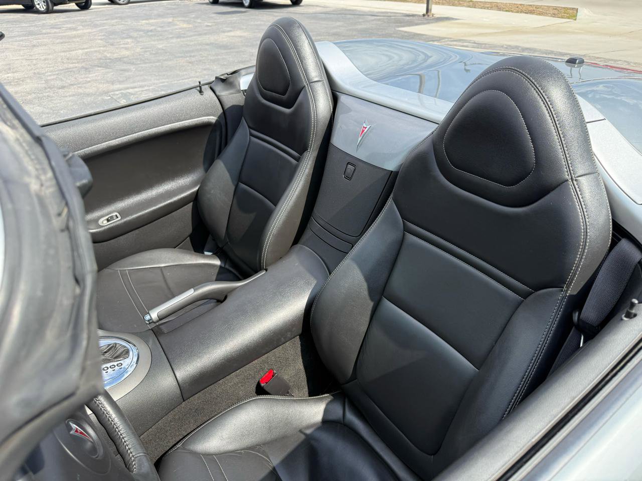 Used 2007 Pontiac Solstice Convertible w/ Premium Package RWD image 10