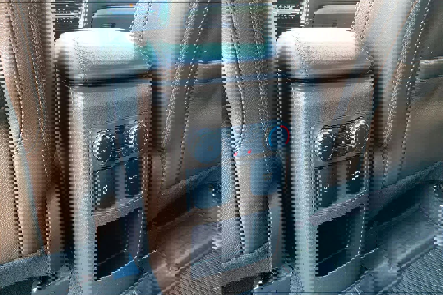 Used 2021 Ford Explorer King Ranch w/ Premium Technology Package AWD/4WD image 35