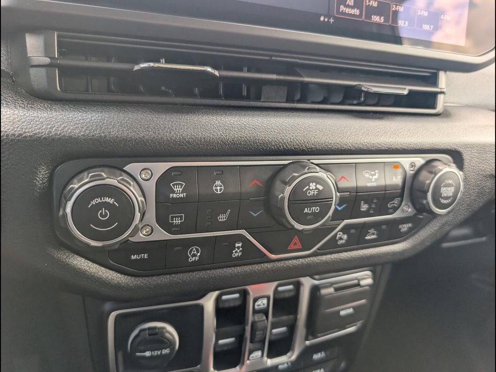 Used 2024 Jeep Gladiator Sport AWD/4WD image 14