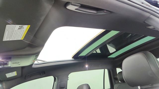 Used 2022 Volkswagen Tiguan SE R-Line image 57