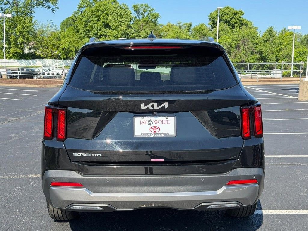 Used 2025 Kia Sorento S w/ Panoramic Sunroof Package FWD image 5