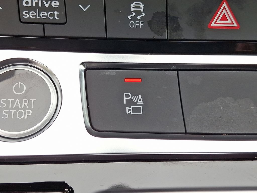 Used 2024 Audi Q8 e-tron Premium AWD/4WD image 26