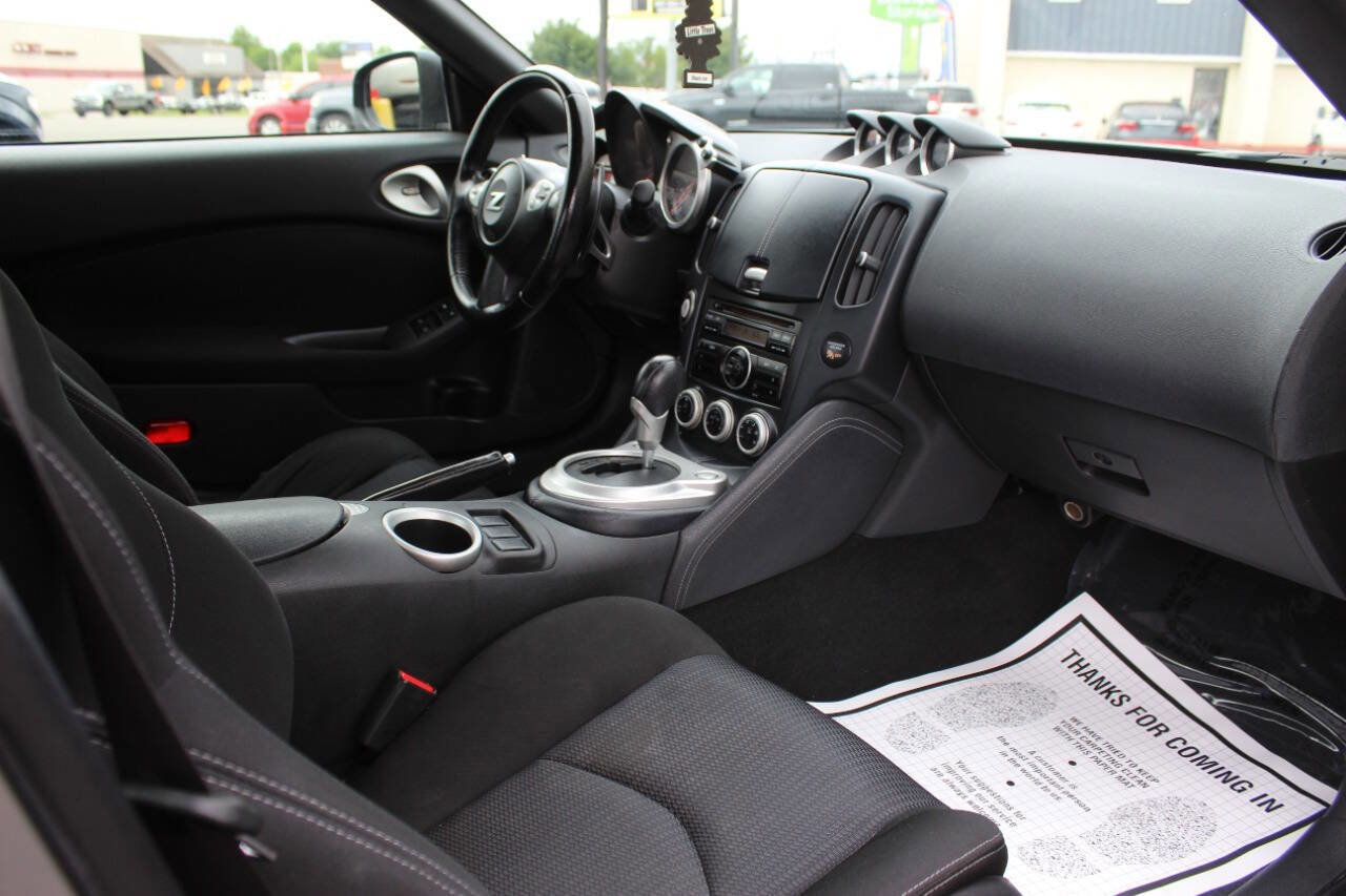 Used 2011 Nissan 370Z Coupe image 9
