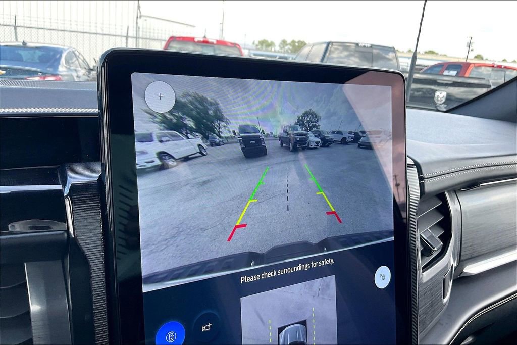 Used 2023 Ford F150 Lightning Platinum image 13