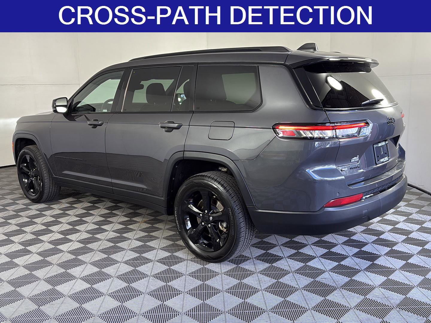 Used 2022 Jeep Grand Cherokee L Laredo image 7