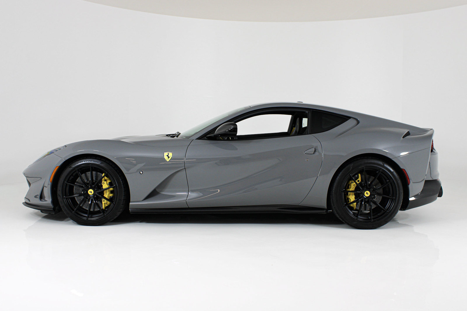 Used 2019 Ferrari 812 Superfast RWD image 4