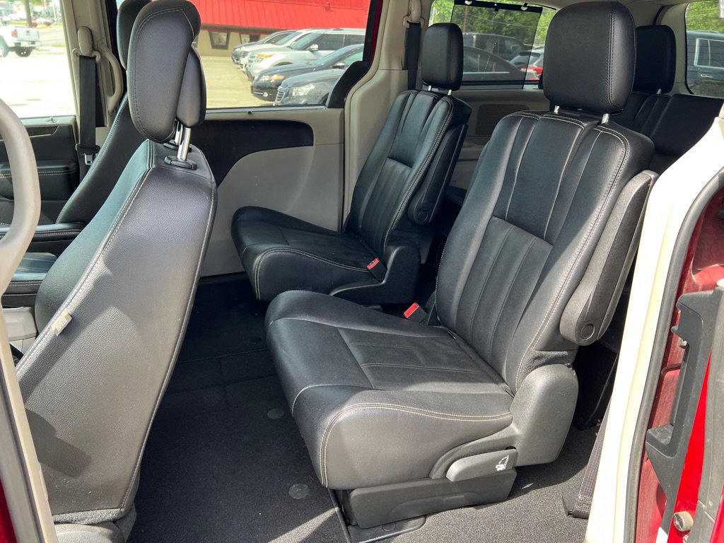 Used 2015 Chrysler Town & Country Touring w/ Mopar Premium Addition Group image 18