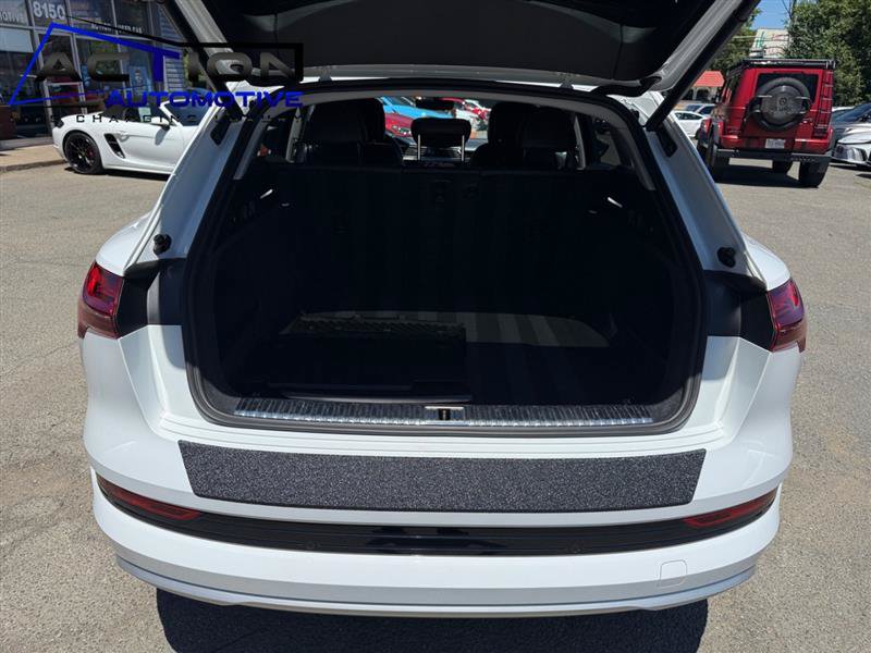 Used 2019 Audi e-tron Prestige w/ Prestige Package AWD/4WD image 19