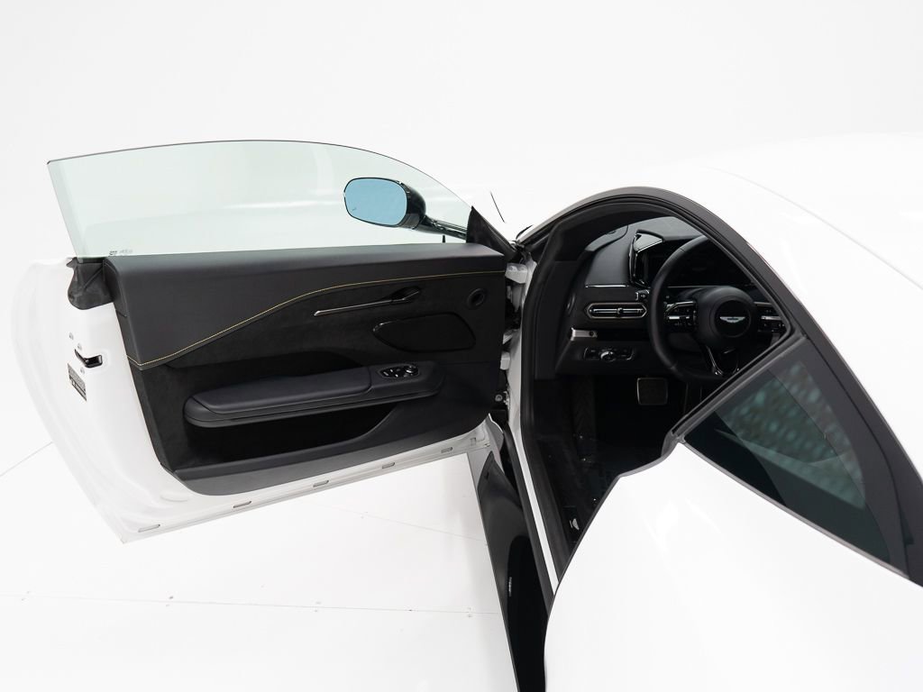 Used 2025 Aston Martin V8 Vantage Coupe image 10