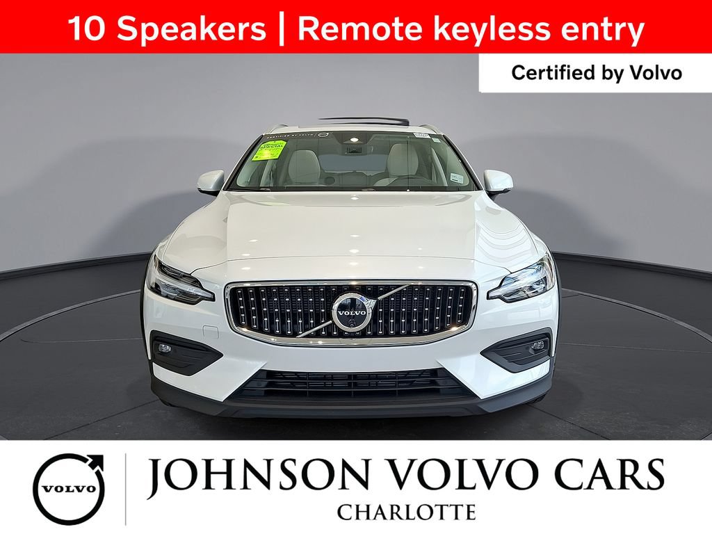 Certified 2025 Volvo V60 B5 Cross Country Plus AWD/4WD image 4