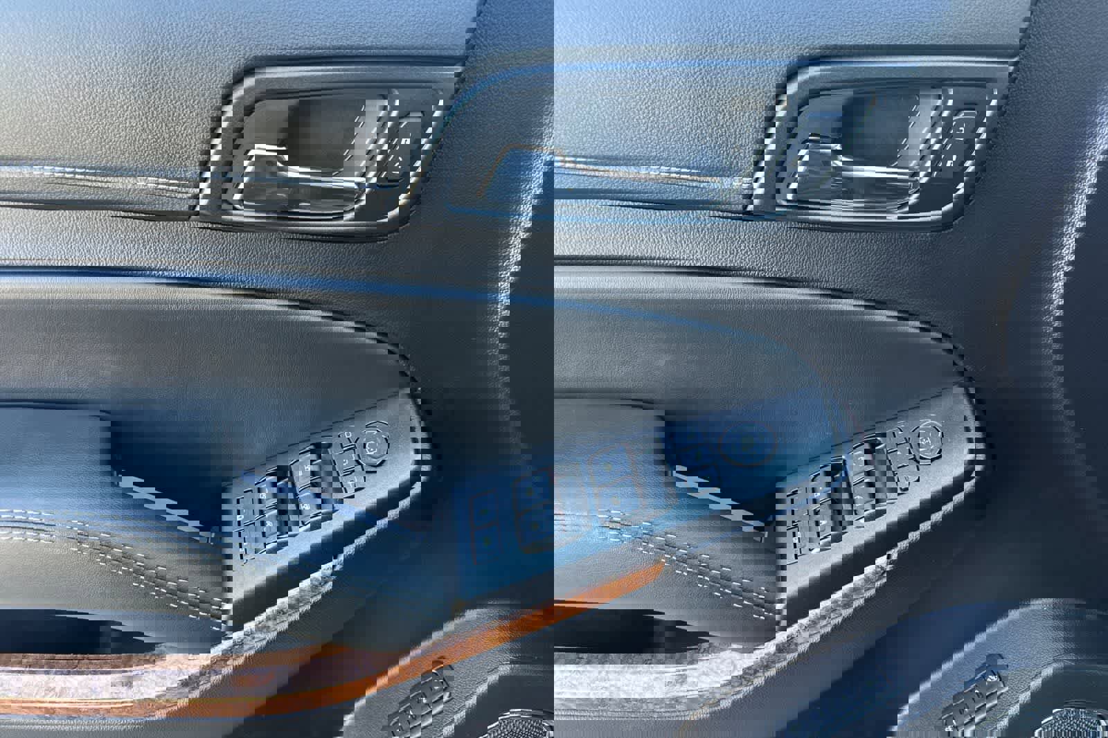 Used 2016 Chevrolet Suburban LTZ image 13