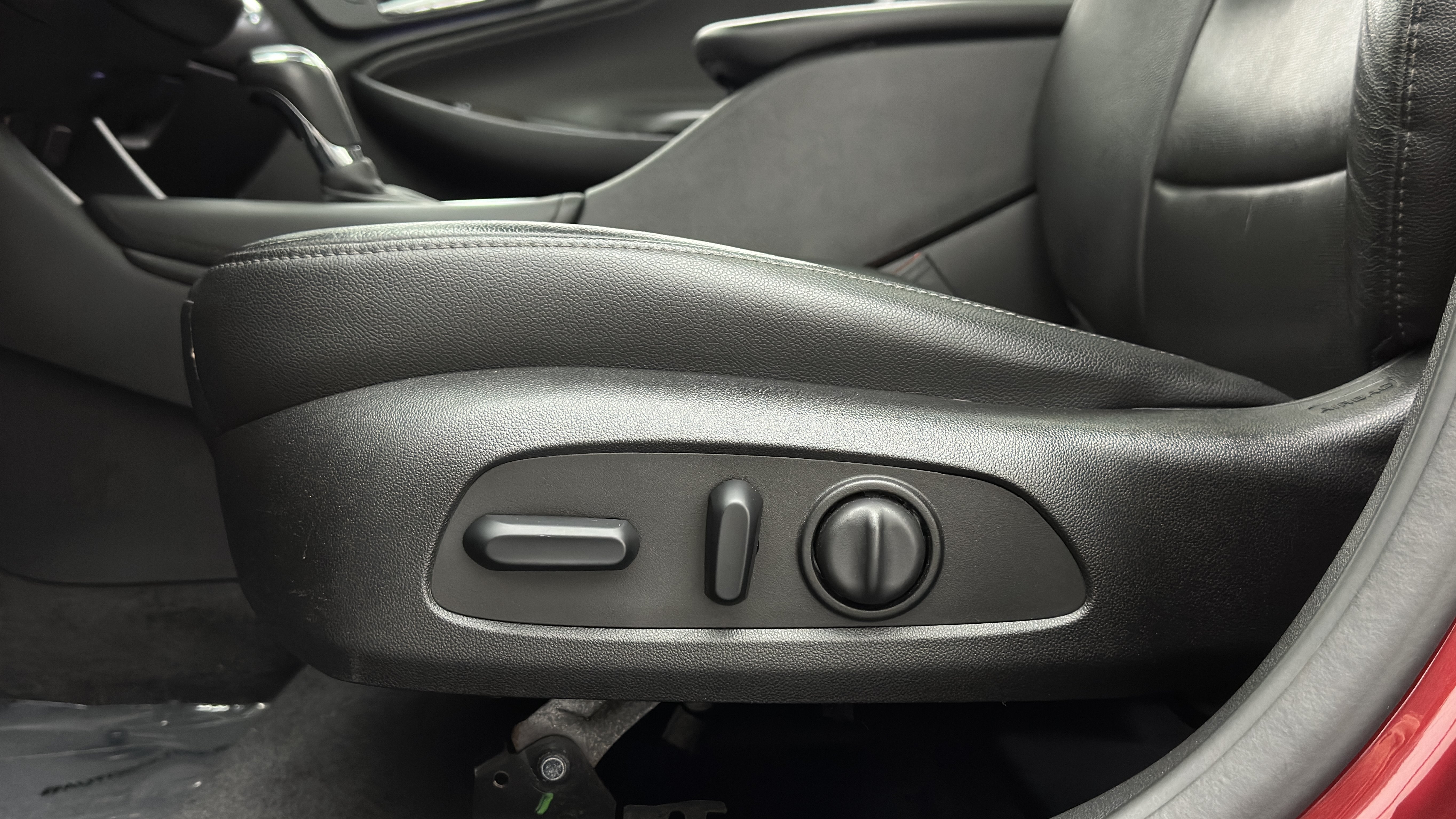 Used 2018 Chevrolet Malibu Premier w/ Premier Sun and Wheel Package FWD image 16