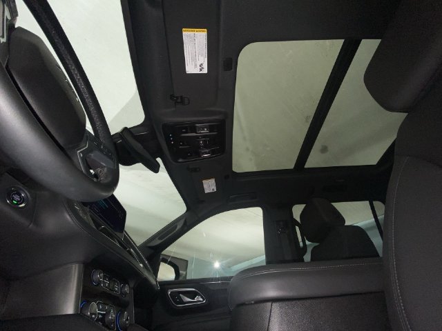 Used 2023 Chevrolet Suburban Z71 w/ Luxury Package AWD/4WD image 22