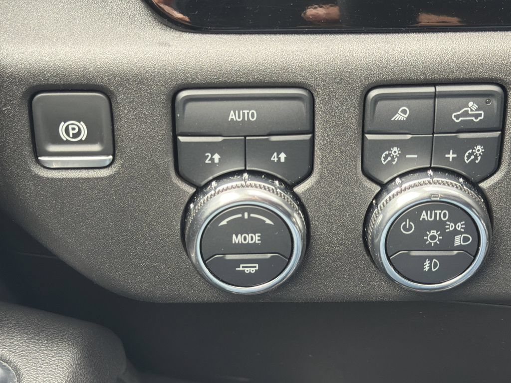 Used 2025 GMC Sierra 1500 SLT AWD/4WD image 12