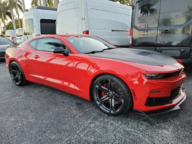 Used 2020 Chevrolet Camaro SS RWD image 2