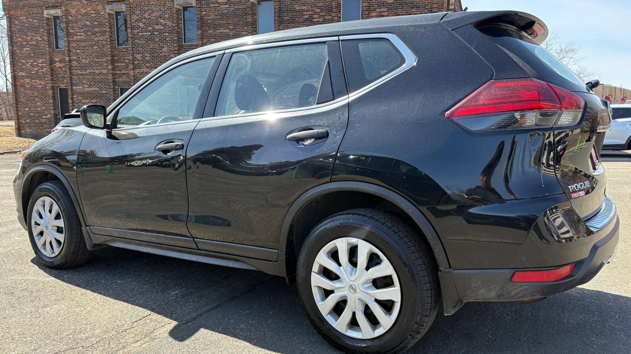 Used 2017 Nissan Rogue S image 6