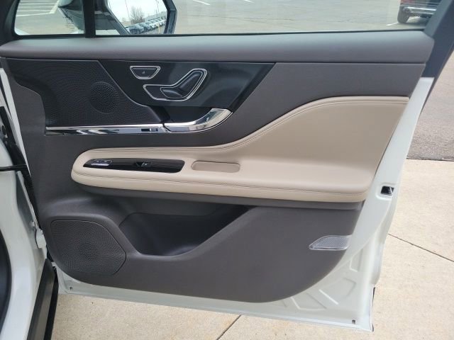 Certified 2024 Lincoln Corsair AWD image 28