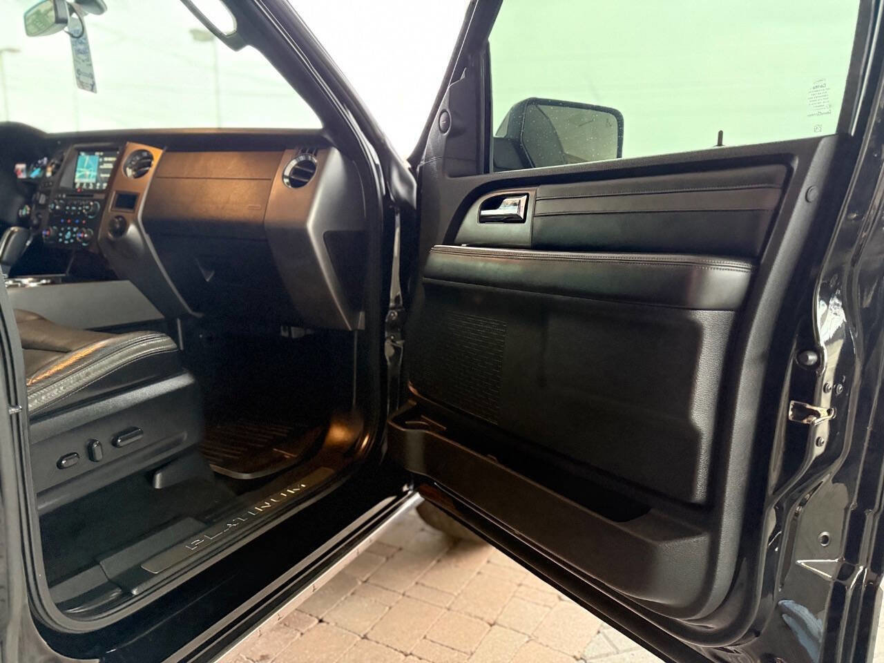Used 2016 Ford Expedition Platinum image 41