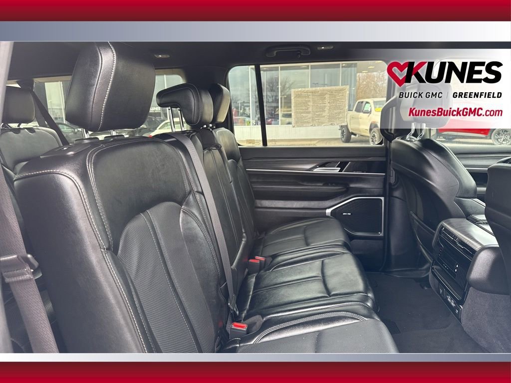 Used 2024 Jeep Wagoneer L Series II w/ Flexible Seating Group AWD/4WD image 51