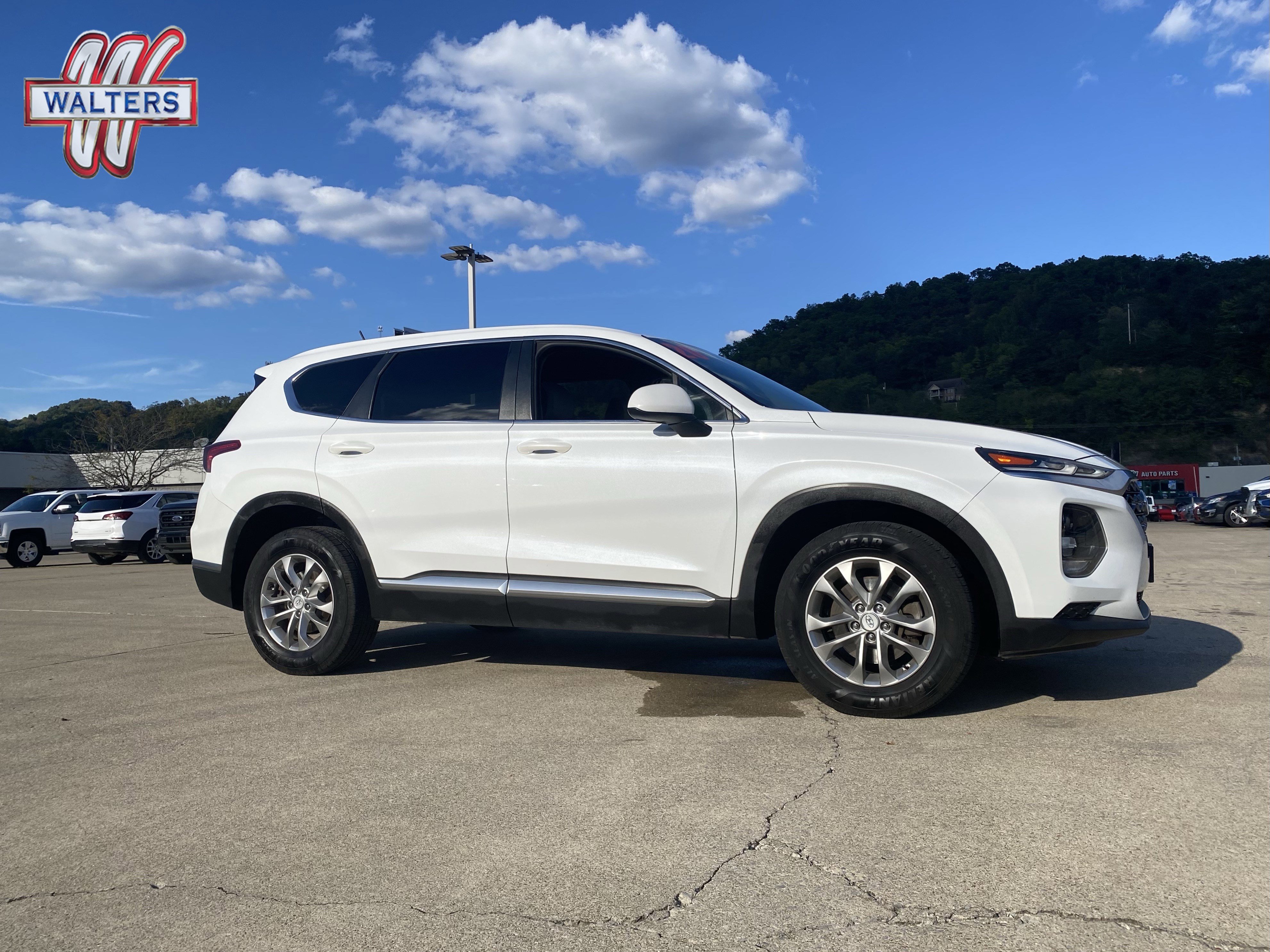 Used 2020 Hyundai Santa Fe SE image 1