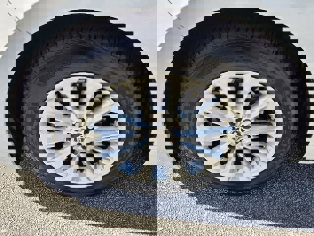 Used 2020 Toyota Corolla LE w/ LE Convenience Package image 11