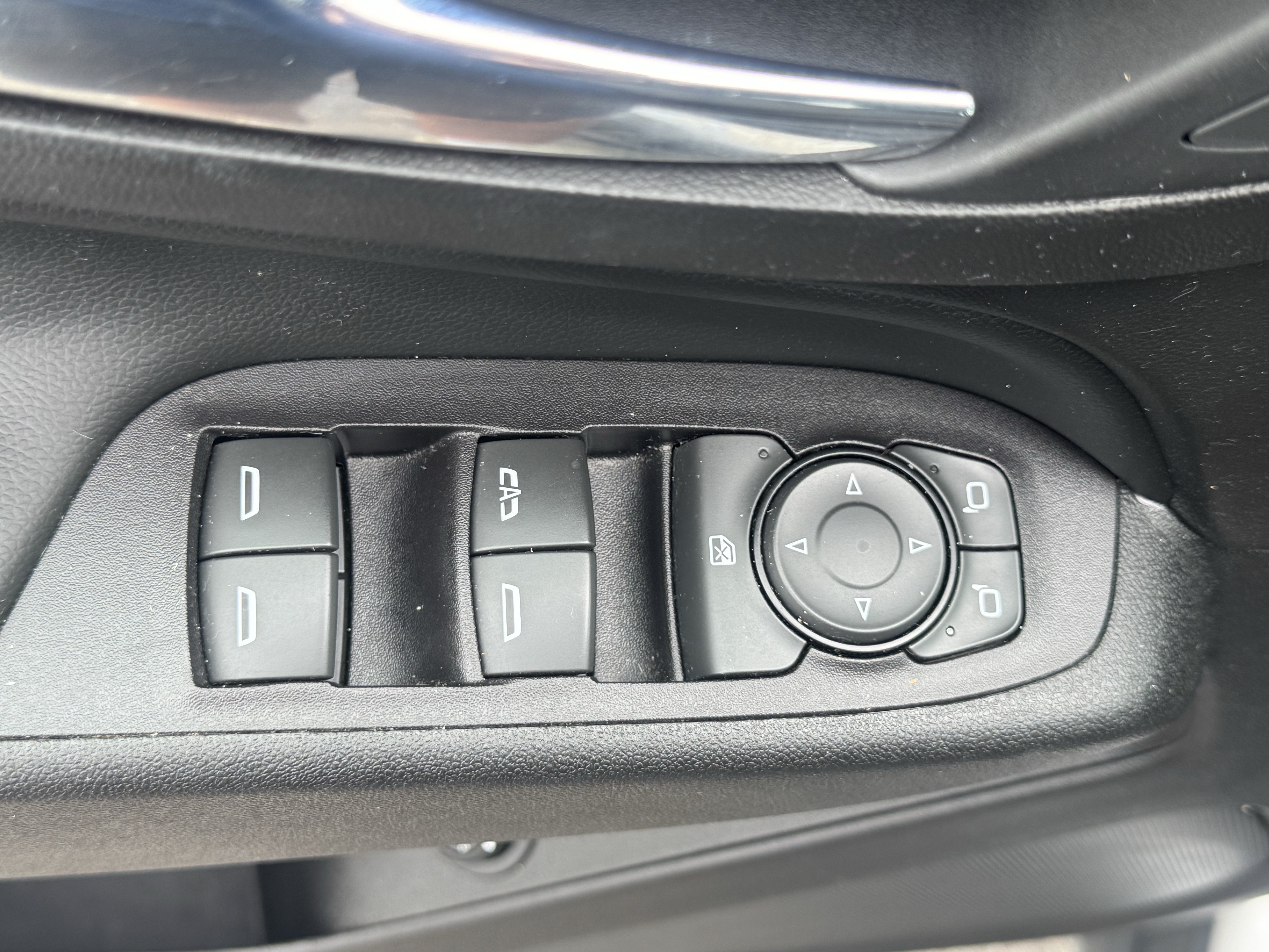 Used 2018 Chevrolet Equinox LT AWD/4WD image 16
