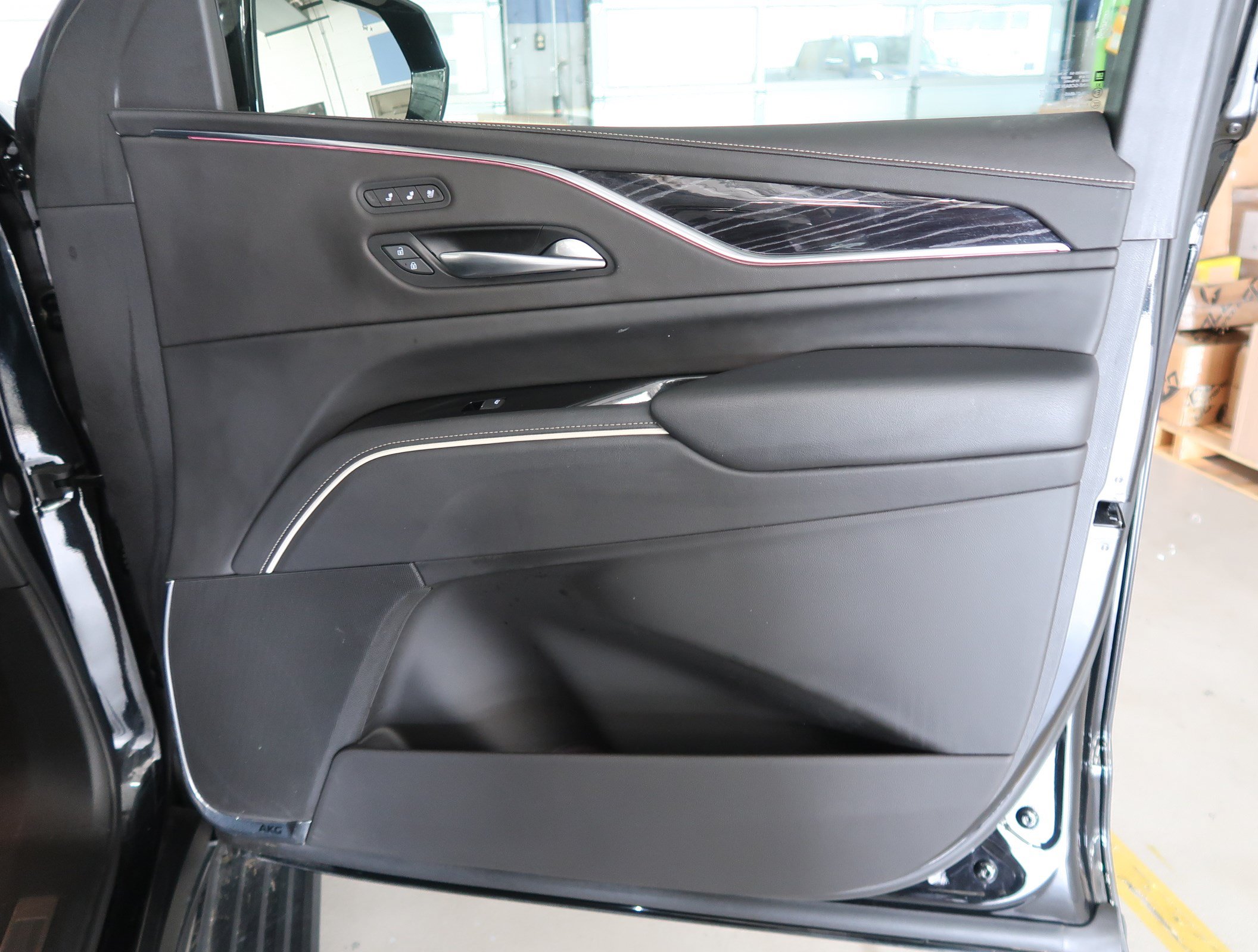 Used 2023 Cadillac Escalade ESV Sport w/ LPO, ONYX Package AWD/4WD image 47