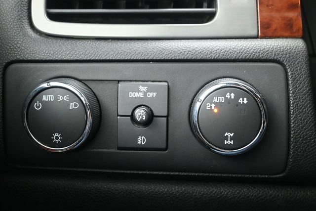Used 2010 GMC Yukon XL SLT AWD/4WD image 27