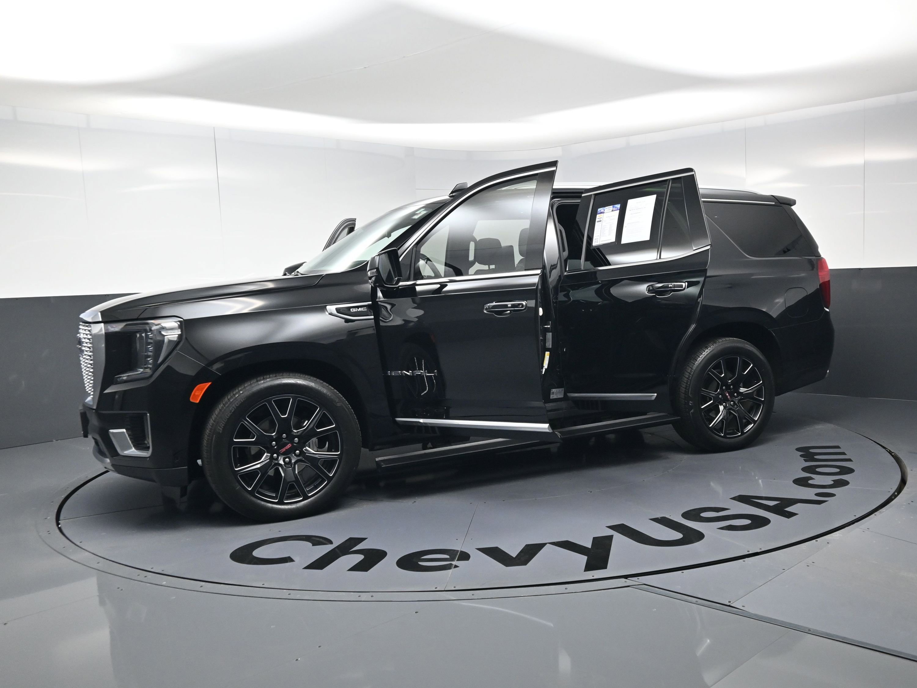 Used 2023 GMC Yukon Denali w/ Advanced Technology Package image 22