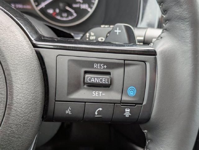 Used 2025 Nissan Pathfinder SL AWD/4WD image 28