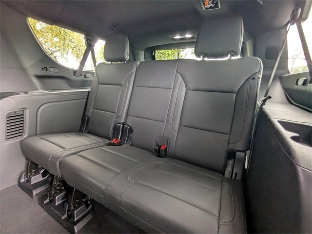 Used 2025 Chevrolet Suburban Z71 w/ Comfort Package image 15