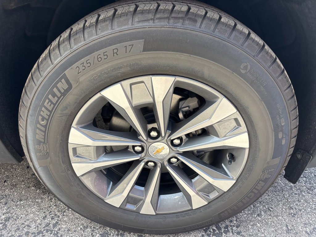 Used 2025 Chevrolet Equinox LT w/ Convenience Package II image 6
