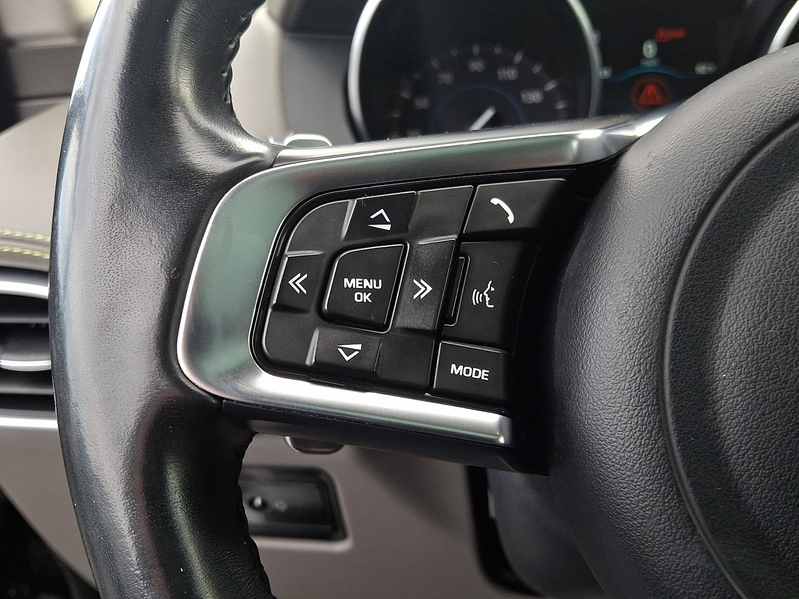 Used 2018 Jaguar F-PACE R-Sport image 21