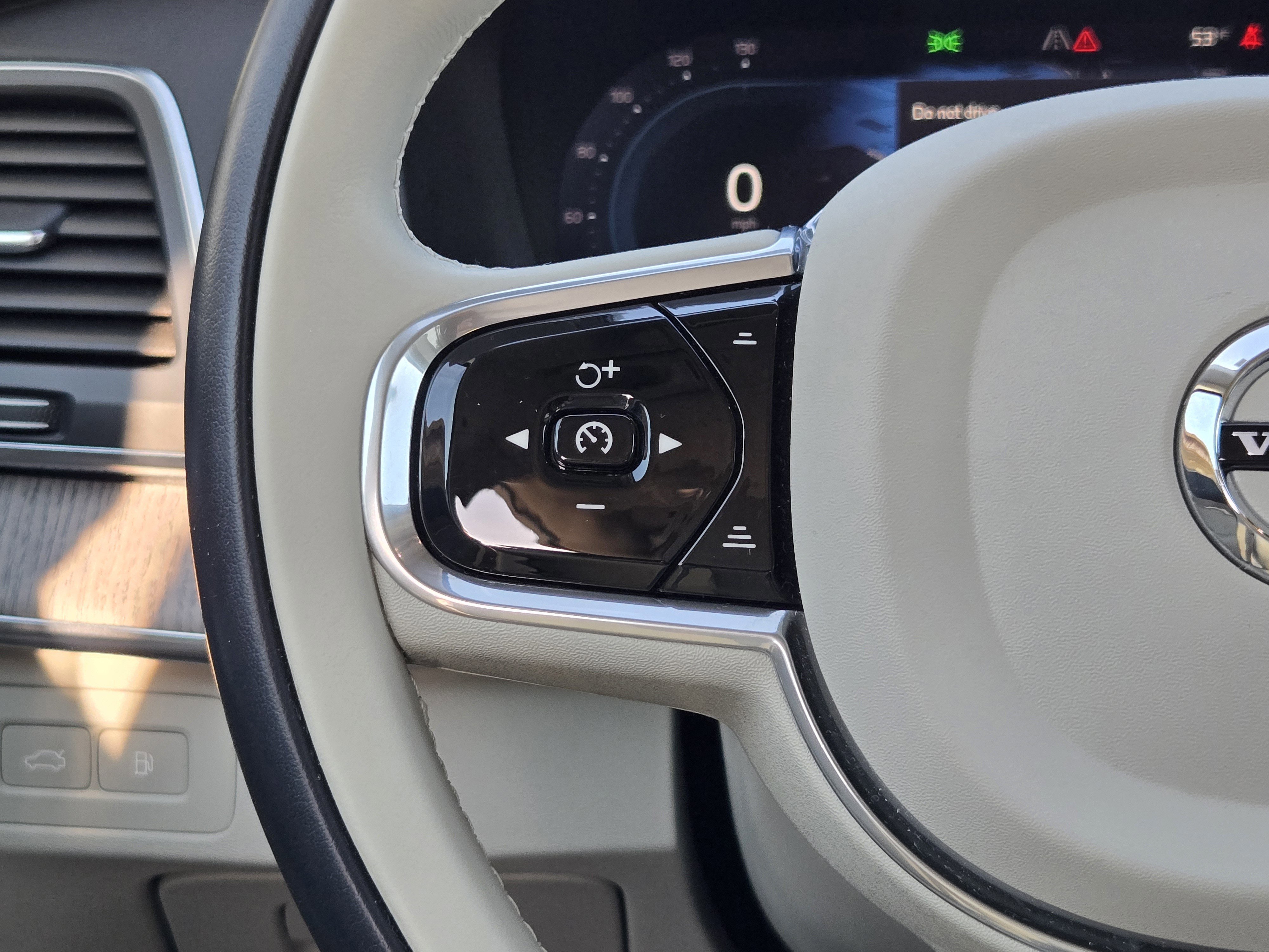 Used 2023 Volvo XC90 T8 Core w/ Protection Package Premier image 30