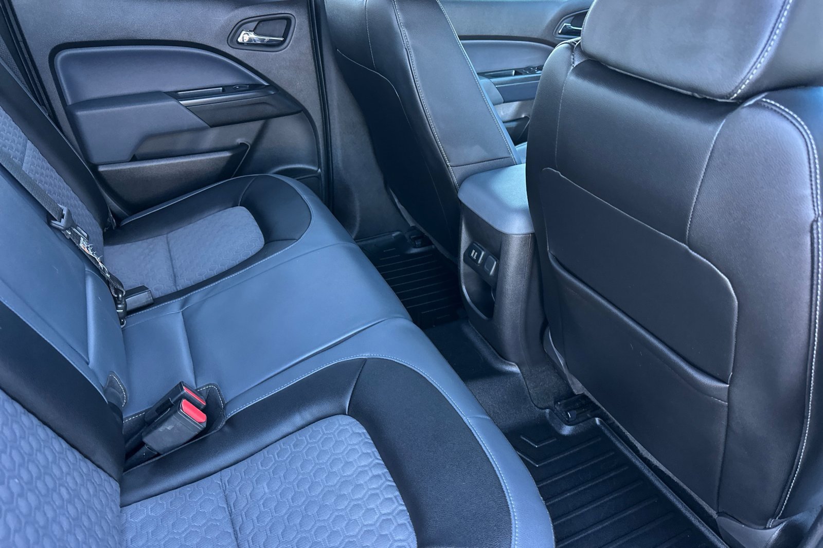 Used 2015 Chevrolet Colorado Z71 image 17