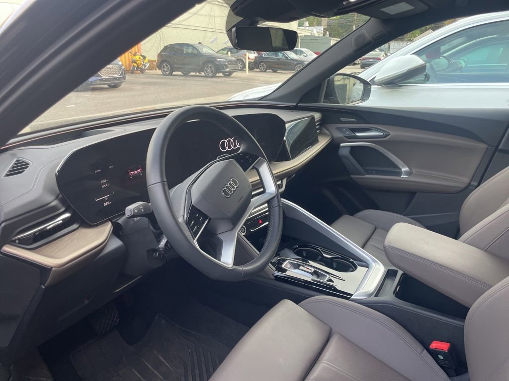 Used 2025 Audi Q5 Premium Plus w/ Premium Plus AWD/4WD image 10