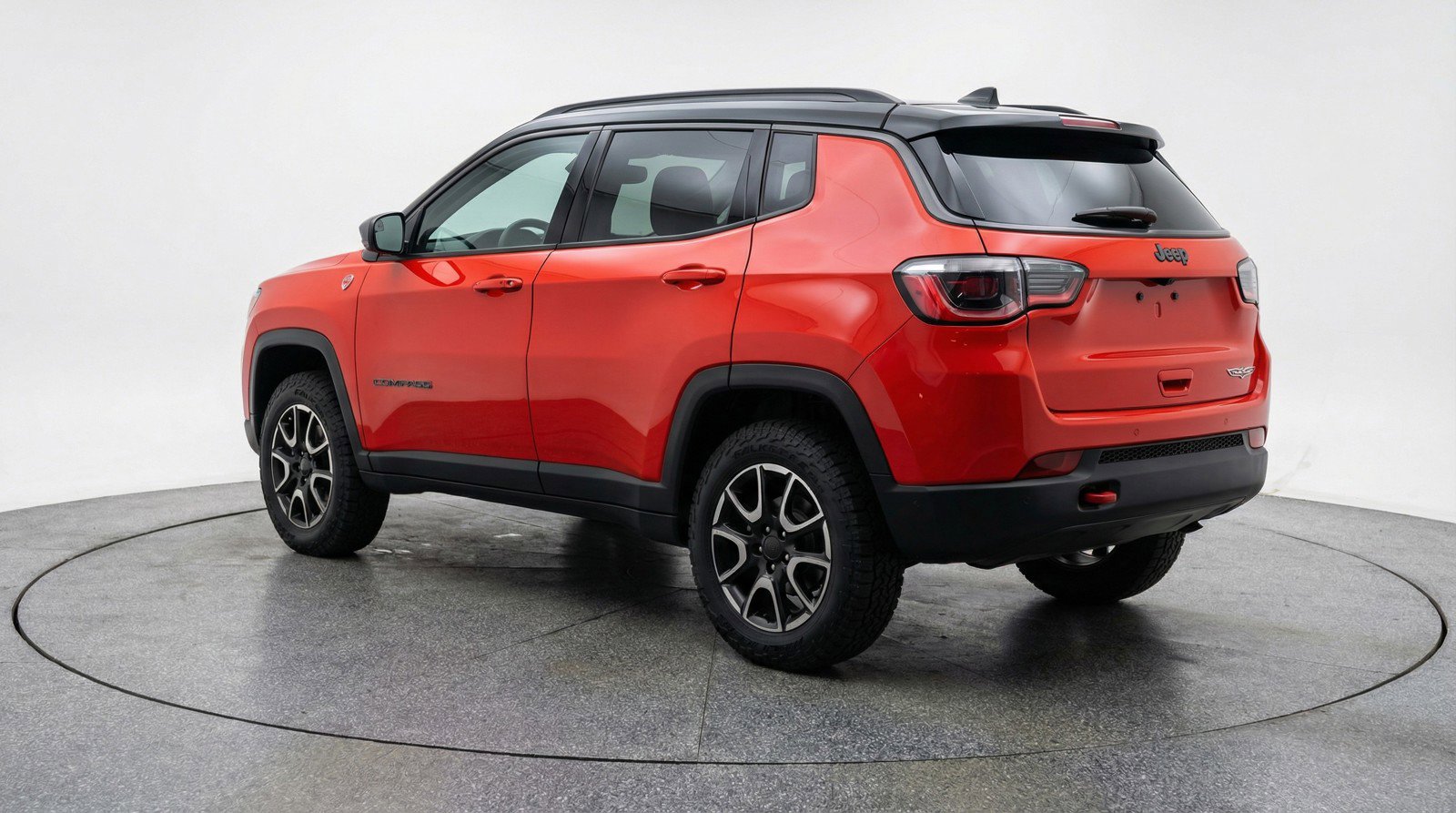 Used 2025 Jeep Compass Trailhawk image 6