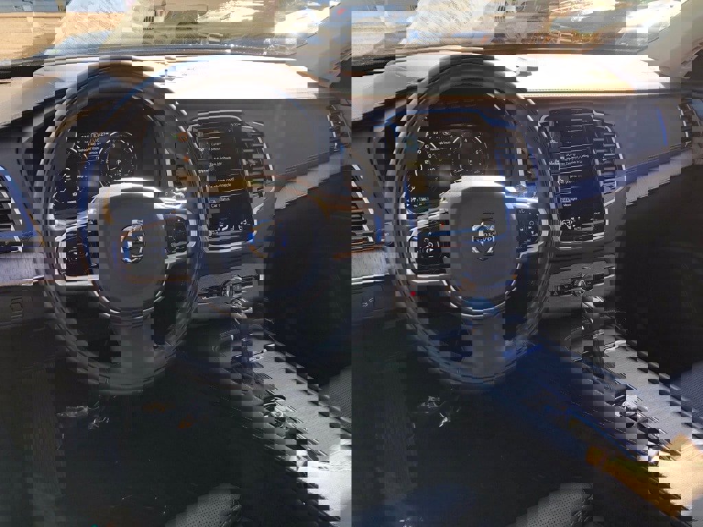 Used 2022 Volvo XC90 T6 Inscription w/ Advanced Package image 16