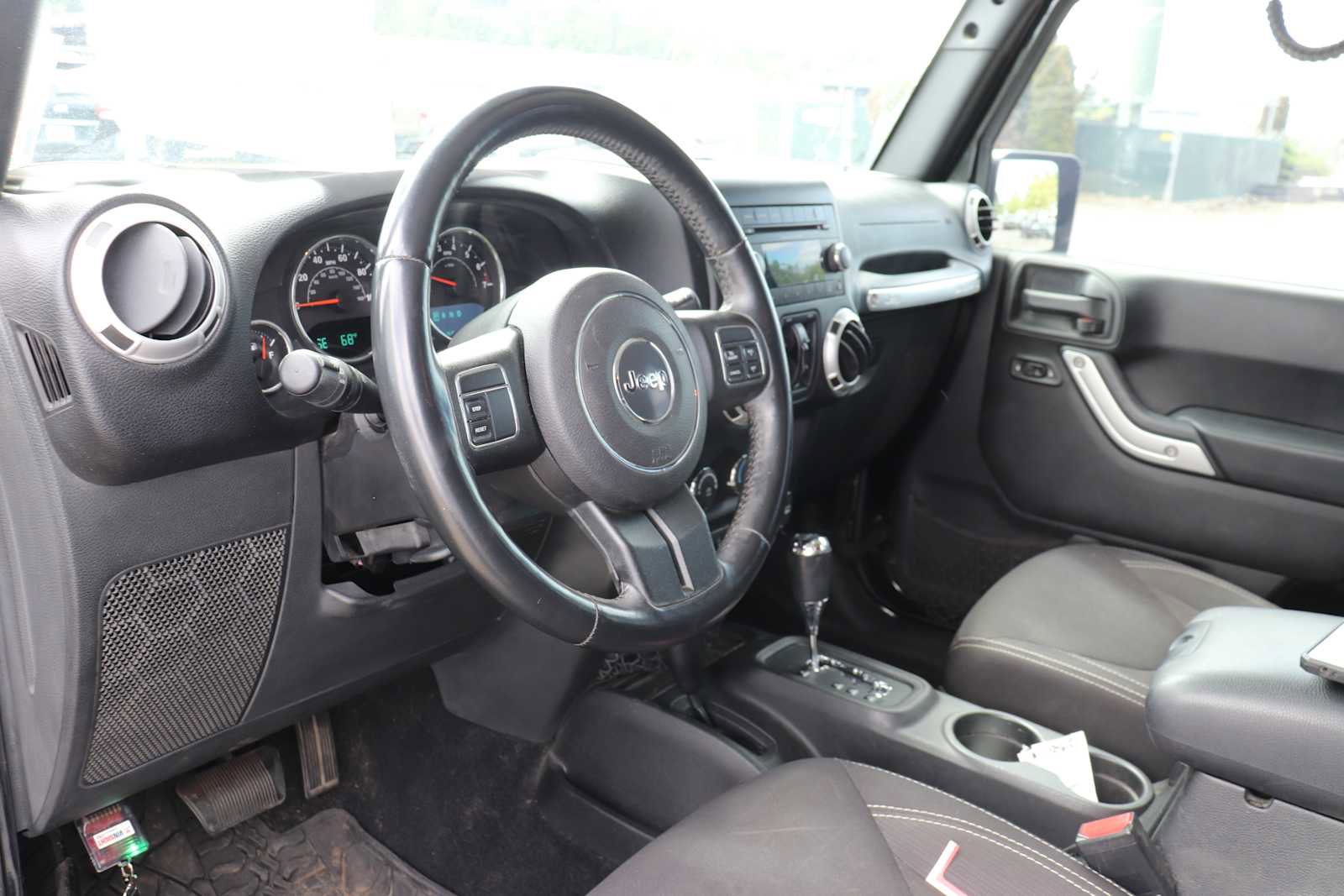 Used 2015 Jeep Wrangler Unlimited Sahara AWD/4WD image 10
