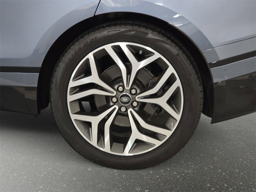 Used 2019 Land Rover Range Rover Velar R-Dynamic SE image 31