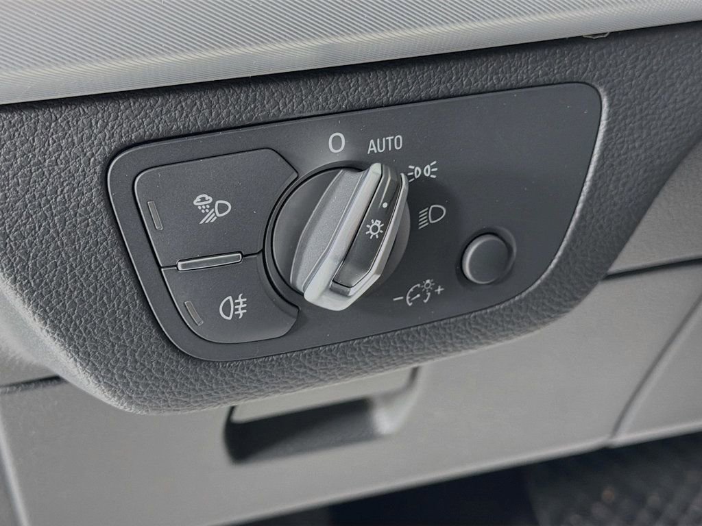 Certified 2025 Audi Q5 2.0T Premium image 10