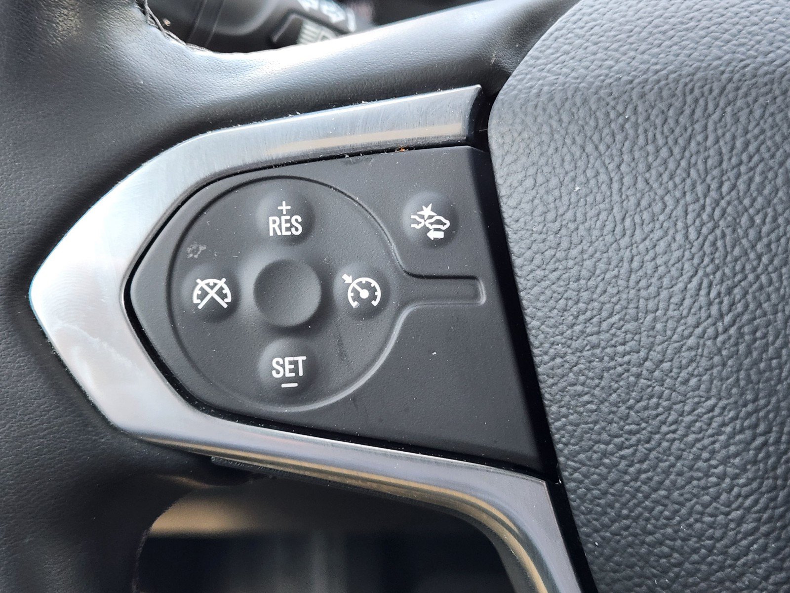 Used 2023 Chevrolet Traverse LT FWD image 22