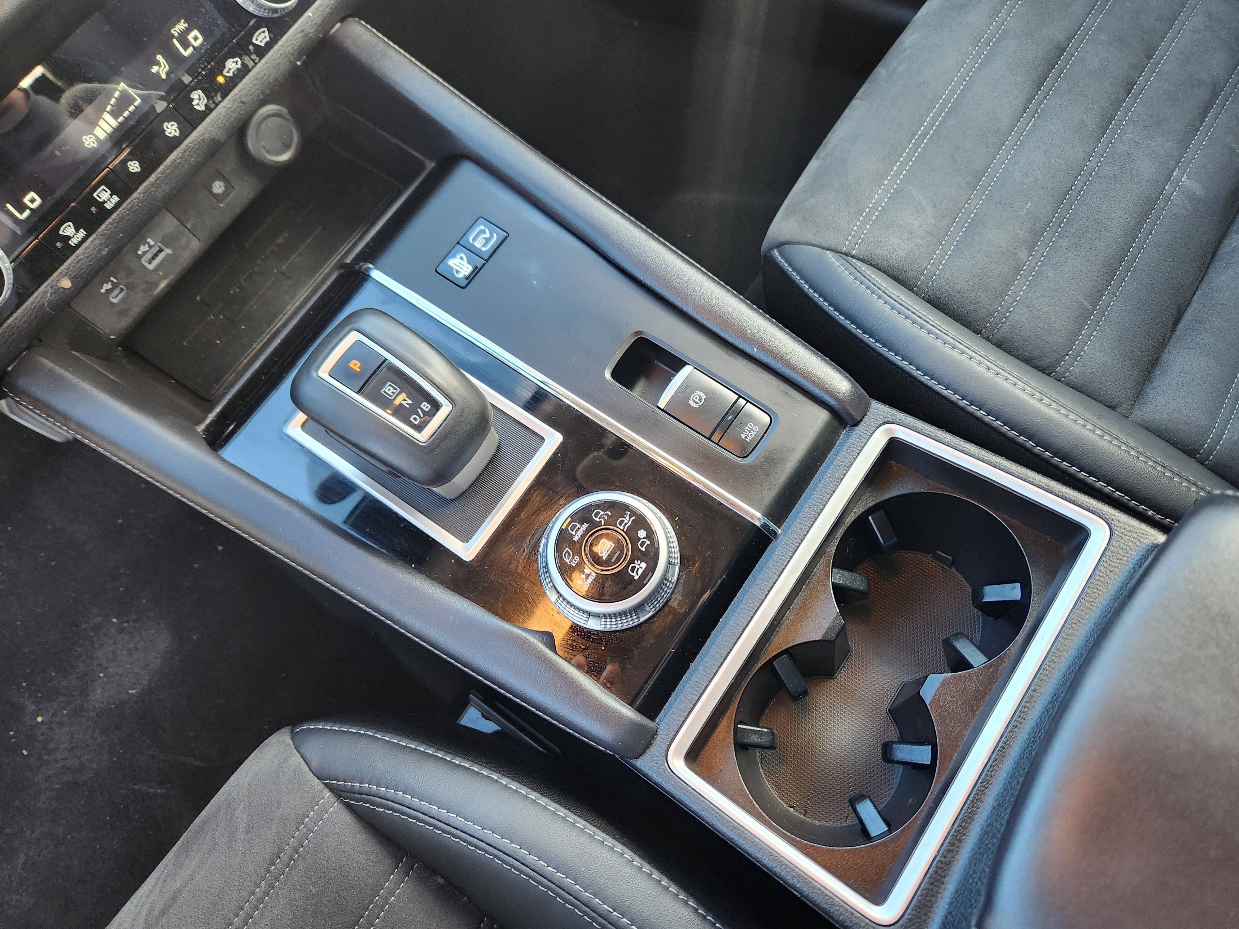 Used 2023 Mitsubishi Outlander SE image 17