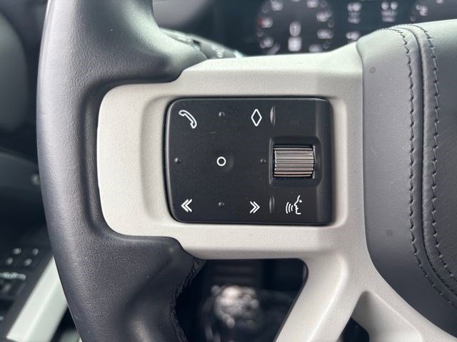 Used 2023 Land Rover Defender 130 X-Dynamic SE image 27