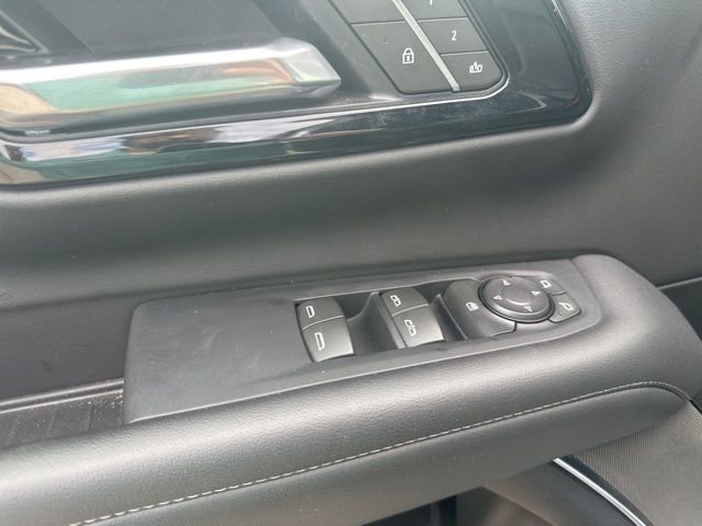 Used 2025 Chevrolet Suburban Z71 image 13