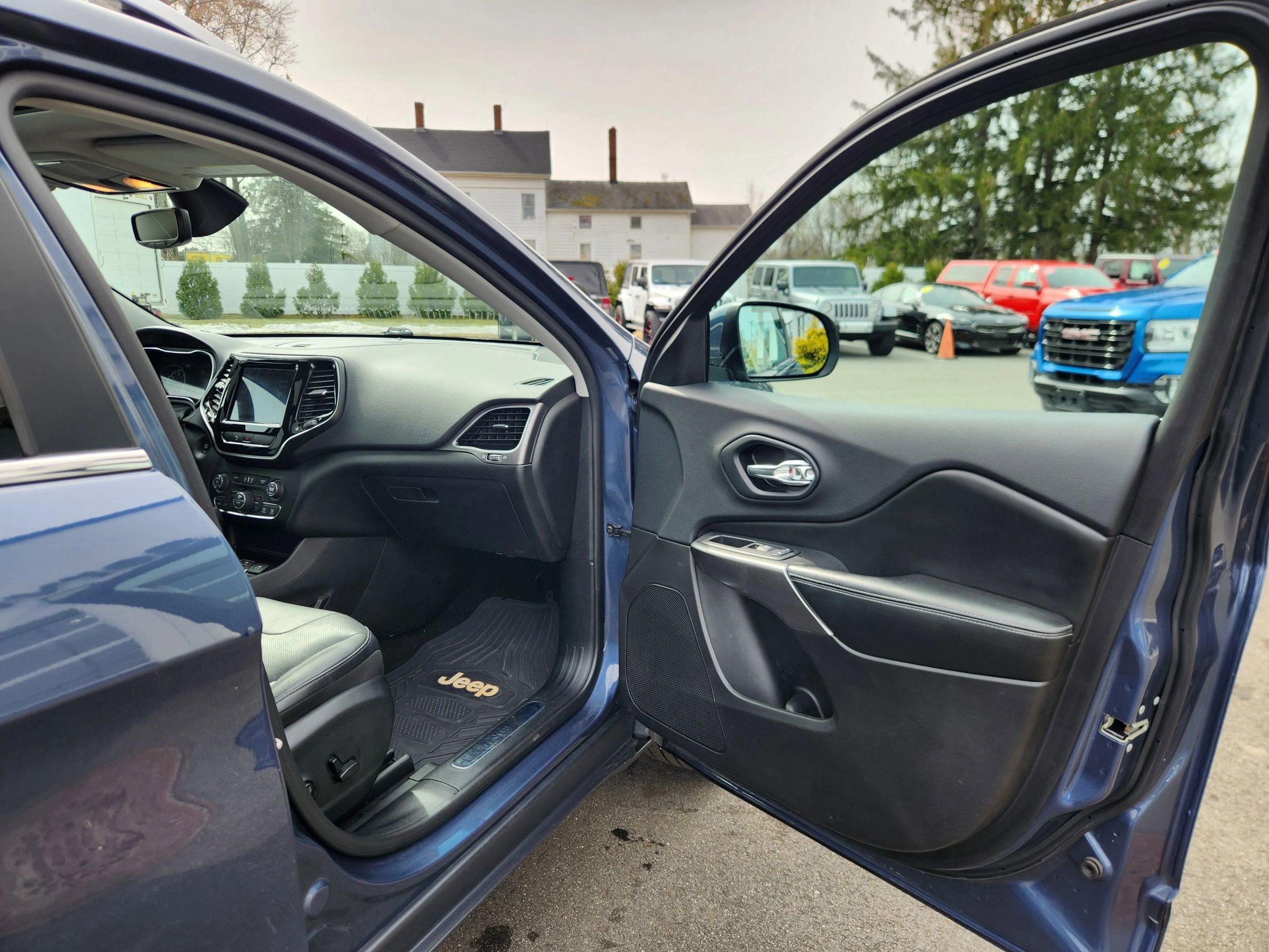 Used 2019 Jeep Cherokee Limited image 43