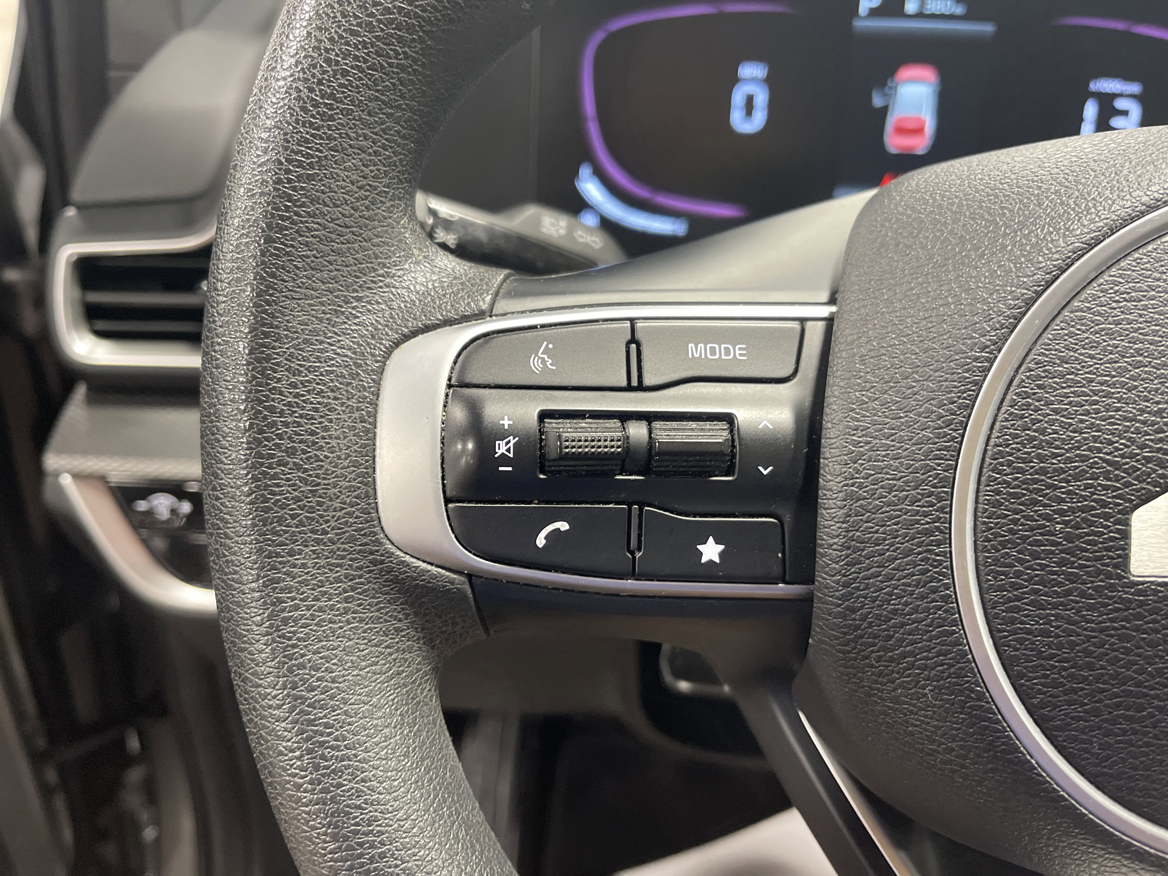 Used 2023 Kia Sportage LX image 16