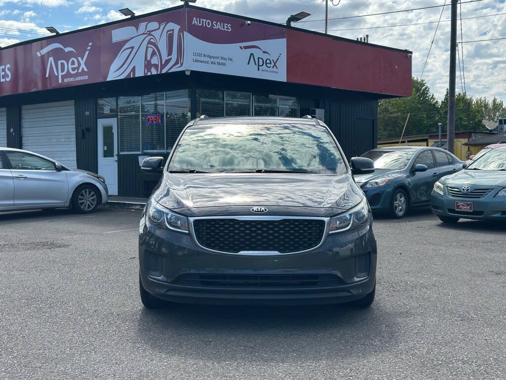 Used 2017 Kia Sedona LX w/ LX Essentials Premium Package FWD image 3