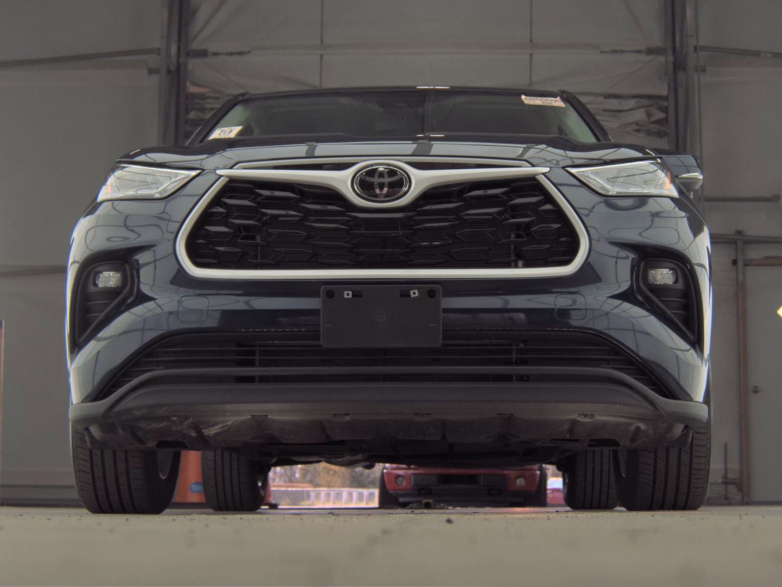 Used 2025 Toyota Highlander LE image 4